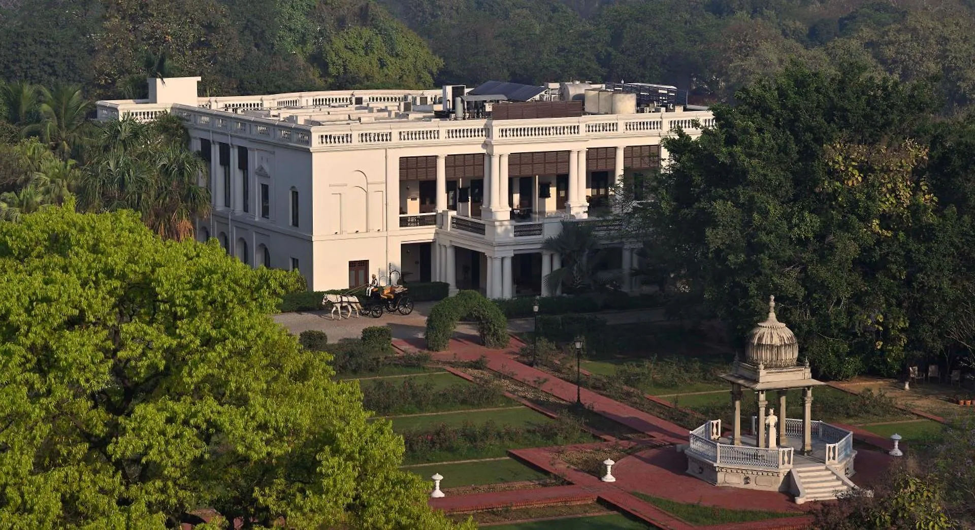 Taj Nadesar Palace Varanasi 5*,  India