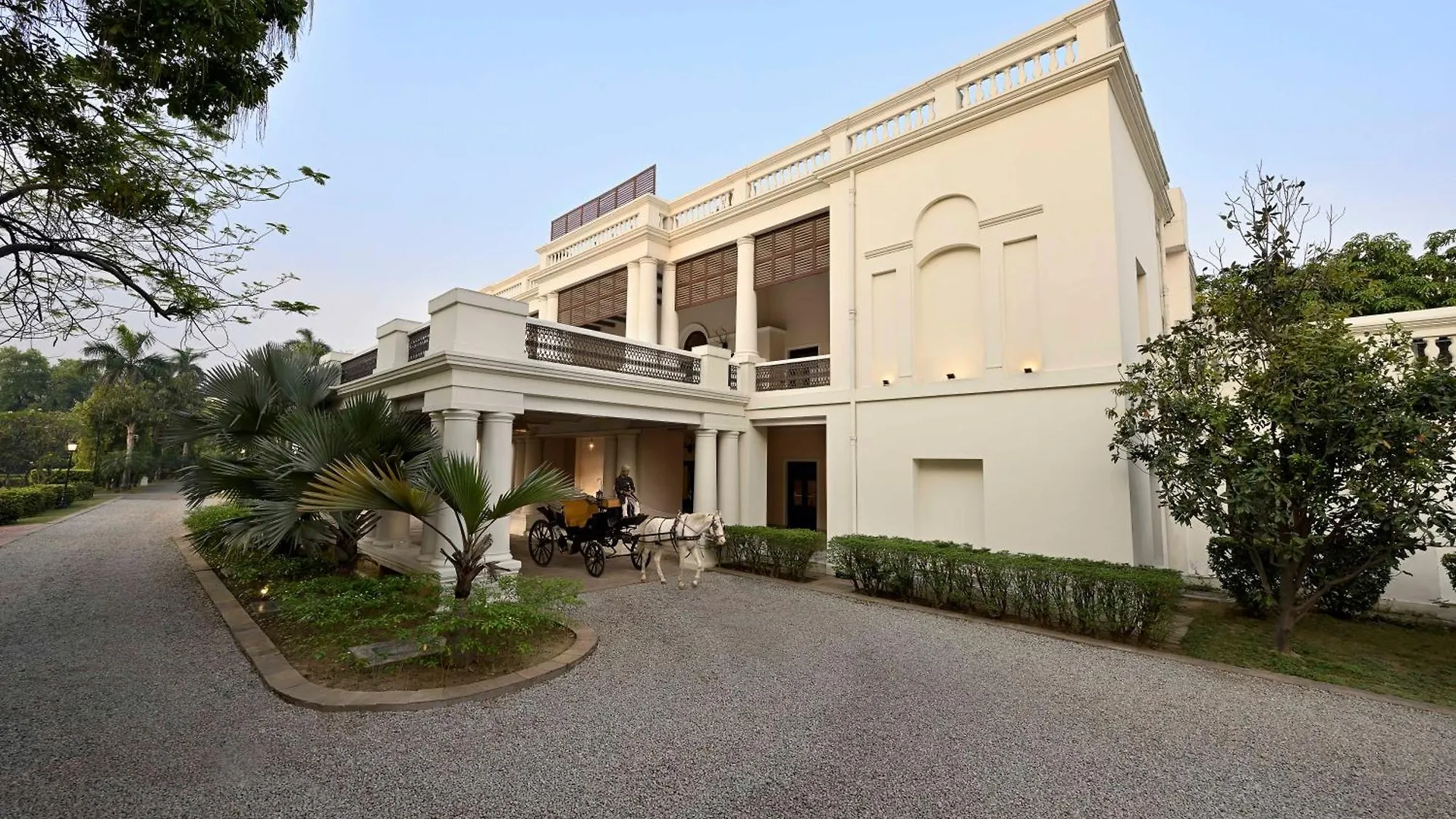 ***** Hotel Taj Nadesar Palace Varanasi India